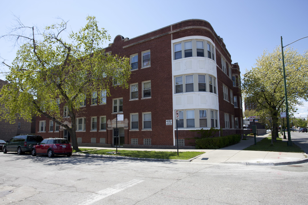 5982 N Ridge Rd in Chicago, IL - Building Photo