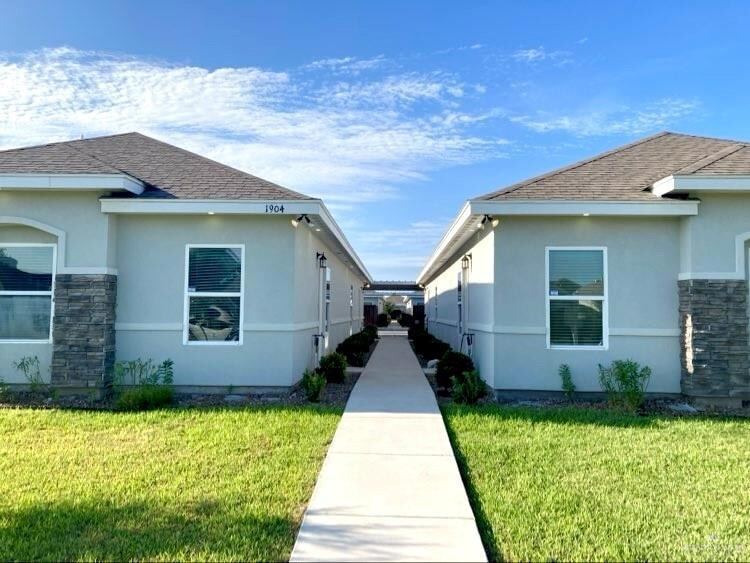 1904 E Davenport St, Unit 4 in Weslaco, TX - Building Photo
