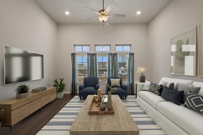 property at 305 Bolivar Wy