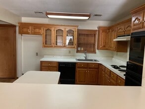 4709 SE 23rd St in Del City, OK - Building Photo - Building Photo