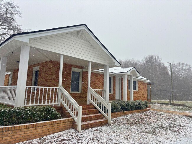 127 Rocky Ln in Easley, SC - Building Photo - Building Photo