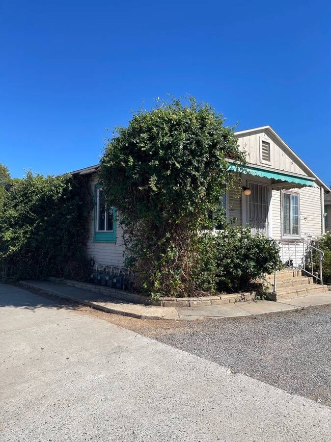 1391 Broadway in El Cajon, CA - Building Photo - Building Photo