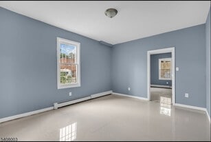 568 Grove St, Unit 1 in Irvington, NJ - Building Photo