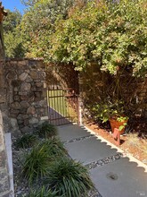 35 Forest Ln in Napa, CA - Foto de edificio - Building Photo