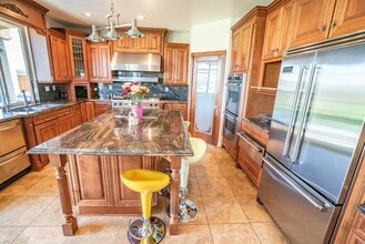 17515 Sarvistree Ct in Santa Clarita, CA - Building Photo - Building Photo