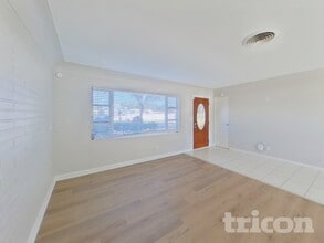 5590 26th Ave N in St. Petersburg, FL - Foto de edificio - Building Photo