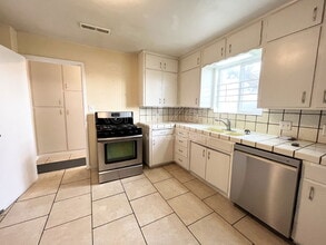 11986 E Harvey Pettit Rd in Le Grand, CA - Building Photo - Building Photo