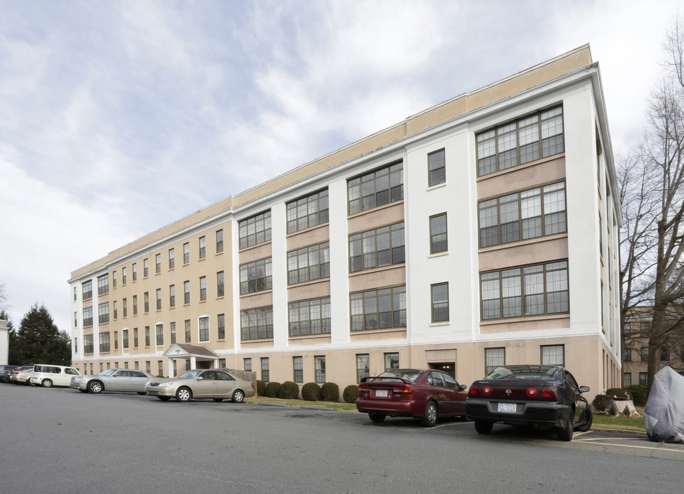 Evergreen Ridge Apartments in Asheville, NC - Building Photo