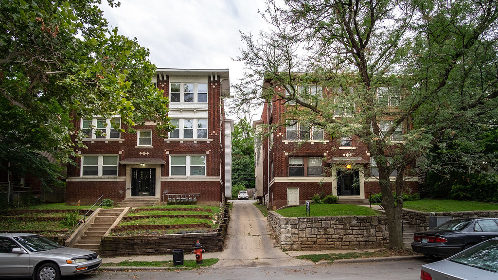 Sunny View & Colonial in Kansas City, MO - Foto de edificio