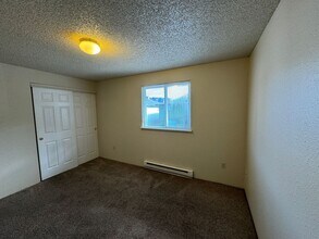 530 SW Fall St in Newport, OR - Building Photo - Building Photo