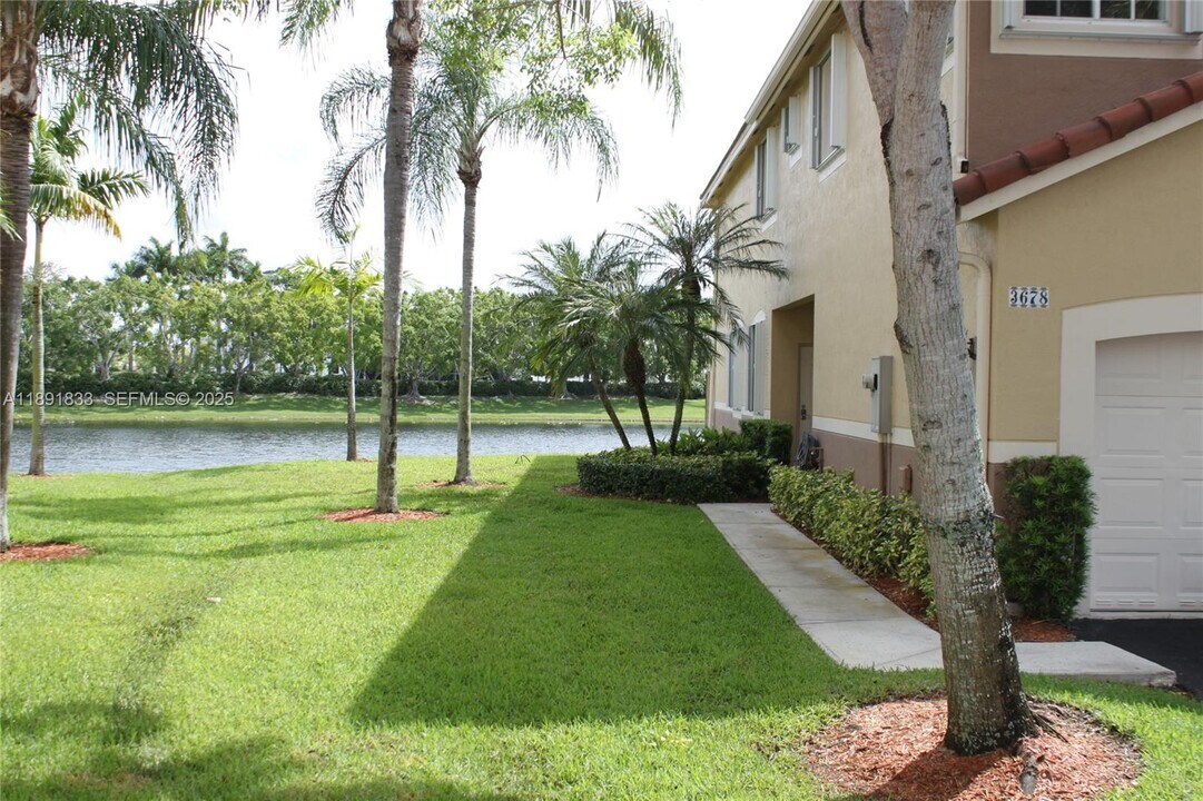 3678 San Simeon Cir in Weston, FL - Building Photo