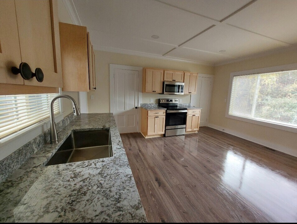 20 Plante St, Unit A in Rochester, NH - Building Photo