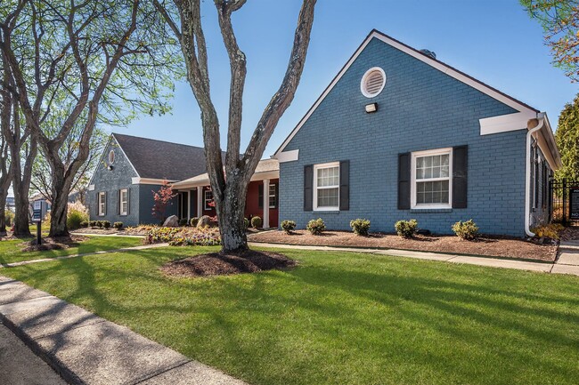 The George Apartment Homes in Indianapolis, IN - Foto de edificio - Building Photo