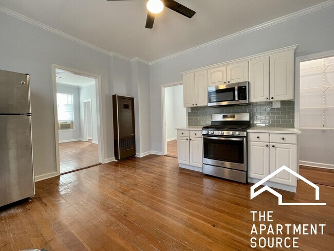 2215 W Roscoe St in Chicago, IL - Building Photo - Building Photo