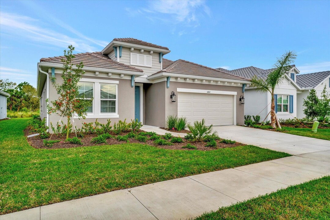 10182 Crystal Isles Cir in Sarasota, FL - Building Photo