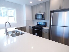 1256 N Hobart Blvd in Los Angeles, CA - Building Photo - Building Photo