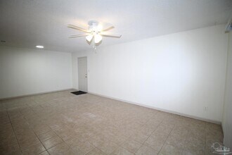 4964 W Spencer Field Rd in Pace, FL - Building Photo - Building Photo
