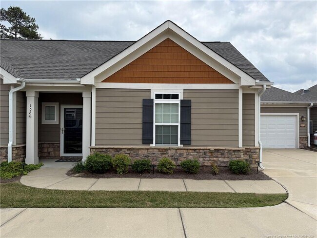 158 Nandina Ct in Fayetteville, NC - Building Photo - Building Photo
