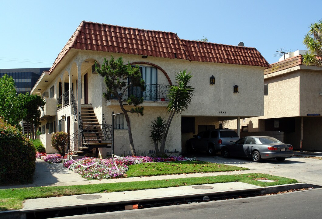 9846 Glasgow Pl in Los Angeles, CA - Building Photo