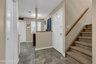 9 Robinson Ct in Freehold, NJ - Building Photo - Building Photo