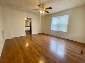 1782 N Gregg Ave, Unit Pool House in Fayetteville, AR - Building Photo