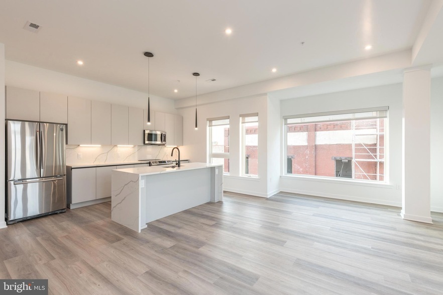 3120 W Jefferson St, Unit 402 in Philadelphia, PA - Building Photo