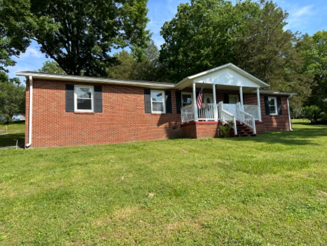 131 Waggoner St photo'