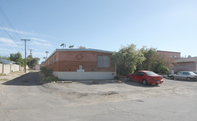 3232 E 4th St in Tucson, AZ - Building Photo - Building Photo