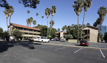 1662-1668 Palm St in Santa Ana, CA - Foto de edificio - Building Photo