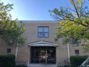 1100 W Cornelia Ave, Unit 120 in Chicago, IL - Building Photo - Building Photo