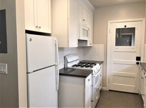 917 Santa Clara Ave, Unit B in Alameda, CA - Building Photo - Building Photo