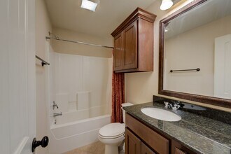 August Pre-Lease!! Beautiful 5 Bedroom Dup in College Station, TX - Building Photo - Building Photo