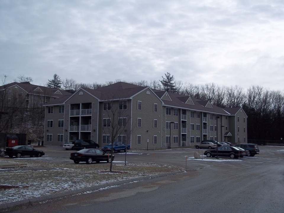 Old Wellington Road Apartments in Manchester, NH - Building Photo