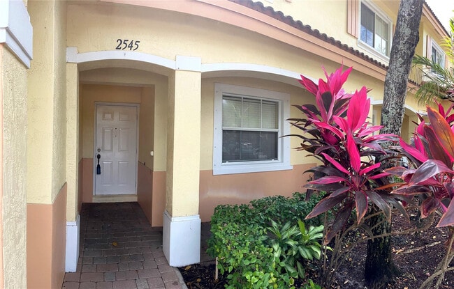 2545 SW 83rd Terrace in Miramar, FL - Building Photo - Building Photo