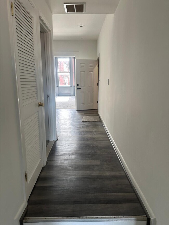 2511 Madison Ave in Baltimore, MD - Building Photo - Building Photo