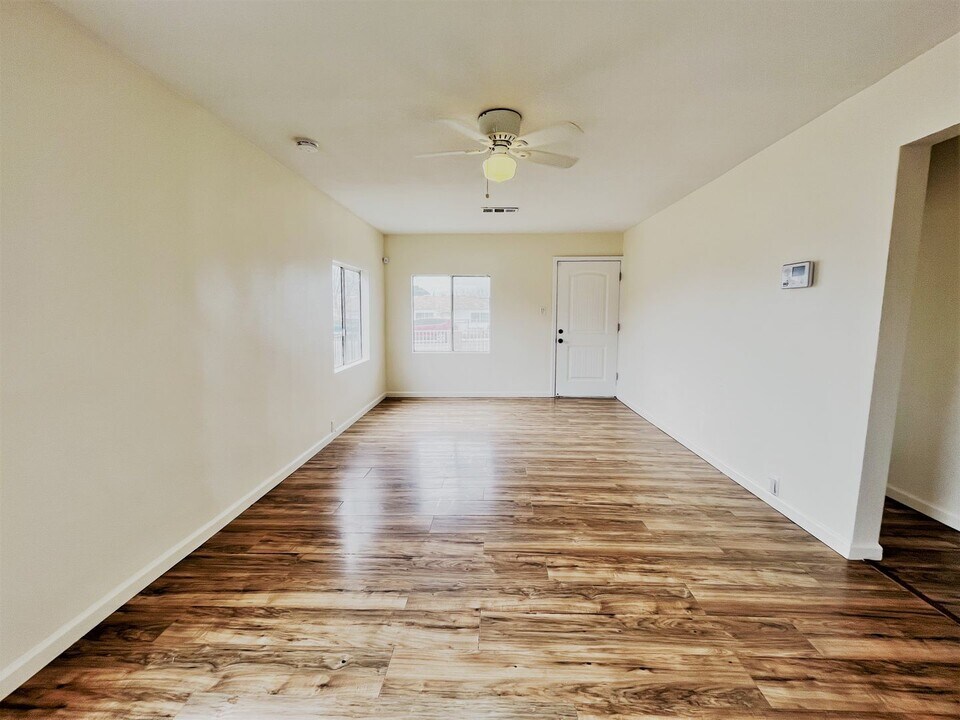 1005 Sterling Rd in Bakersfield, CA - Building Photo