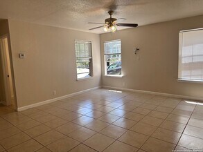 139 Arrow Oaks in San Antonio, TX - Building Photo - Building Photo