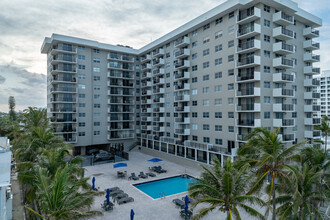 The Manatee in Surfside, FL - Foto de edificio - Building Photo