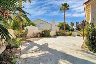 7517 Heather Knoll Cir in Las Vegas, NV - Building Photo - Building Photo