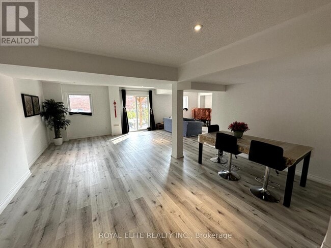 196 Colesbrook Rd in Richmond Hill, ON - Building Photo - Building Photo