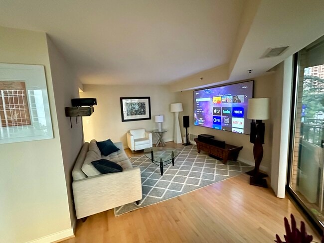7500 Woodmont Ave, Unit 407 in Bethesda, MD - Foto de edificio - Building Photo