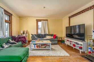 720 S Main St in Ann Arbor, MI - Building Photo - Interior Photo