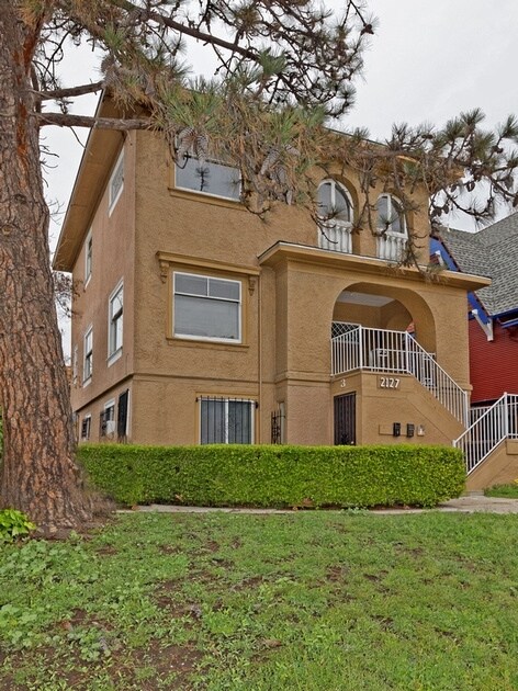 China Hill Triplex in Oakland, CA - Foto de edificio - Building Photo