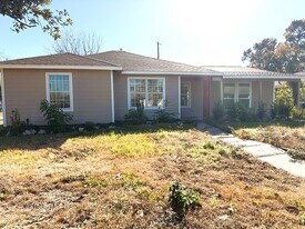 7430 Claiborne St in Houston, TX - Building Photo