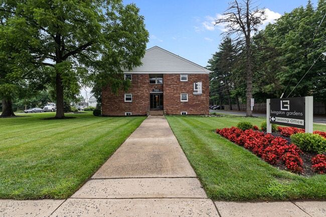 Livingston Gardens in North Brunswick, NJ - Building Photo - Building Photo