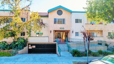 500 Oak St in Glendale, CA - Building Photo - Primary Photo