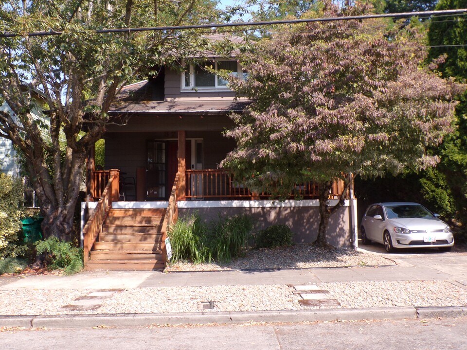 3711 SE Franklin St in Portland, OR - Foto de edificio