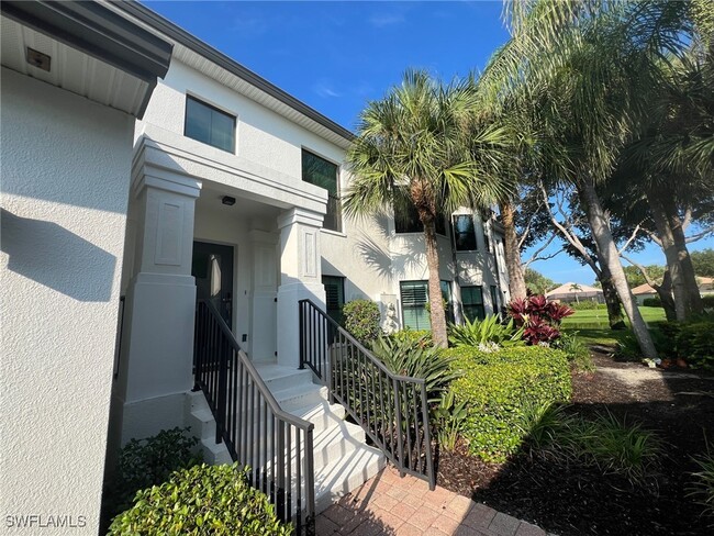 2390 Ravenna Blvd in Naples, FL - Foto de edificio - Building Photo