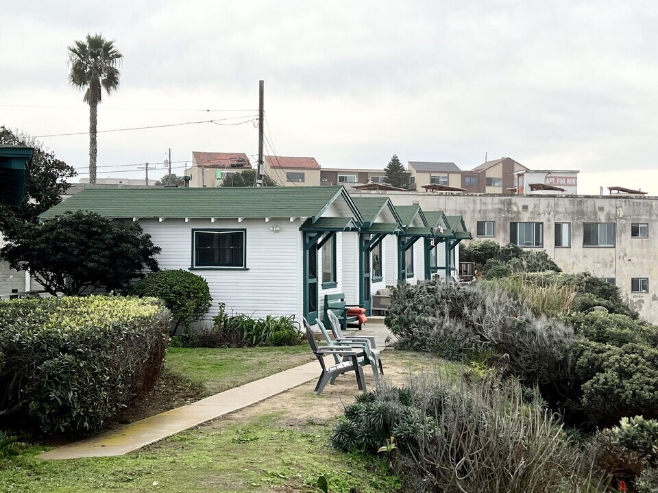 5075 Niagara Ave in San Diego, CA - Building Photo