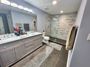 2300 Highmoor Rd in Highland Park, IL - Building Photo - Building Photo